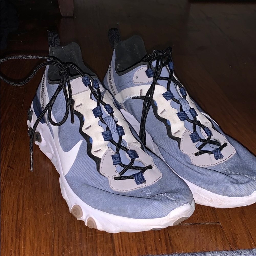 Nike reacts men’s 11